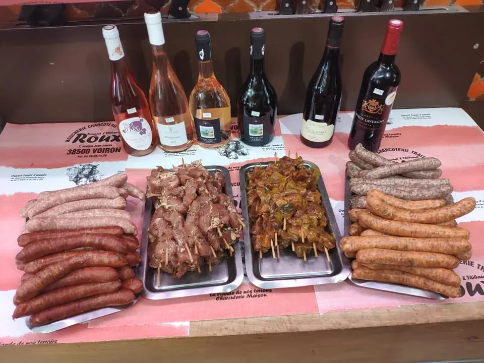 Plateau de saucisses et brochettes